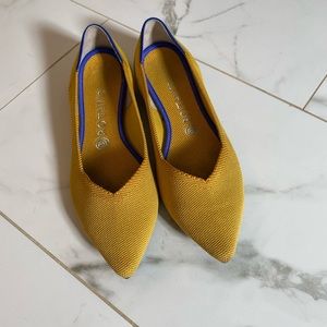 Beautiful barely worn Rothy points size 10